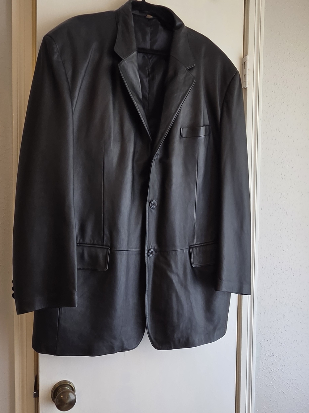 Men's J. Ferrar Black Leather Blazer - Classic Three-Button Jacket